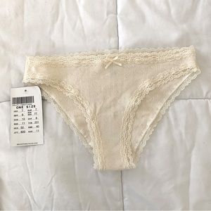 Brandy Melville 🤍 Heart eyelet